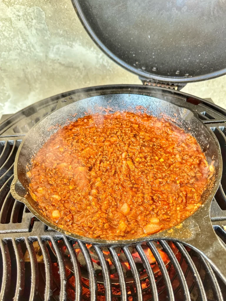 finished chili in cast iron