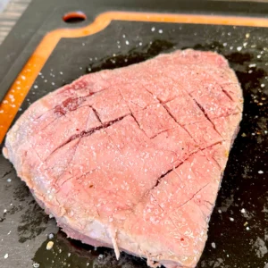 picanha on the cutting board being prepped