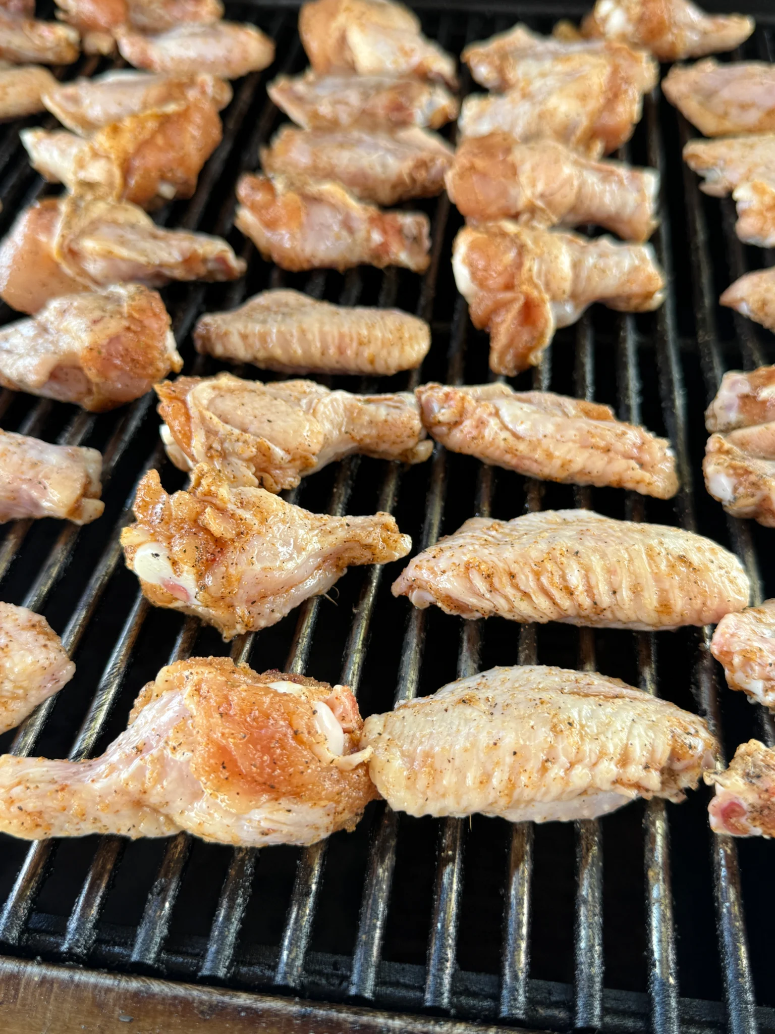 seasoned chicken wings on the grill