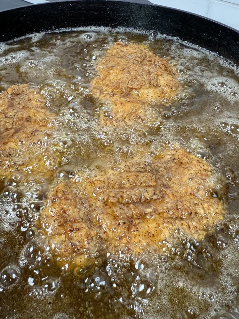 fried chicken in the boiling oil
