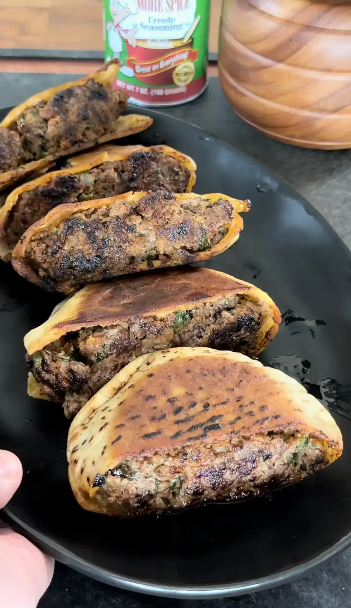 arayes on a plate