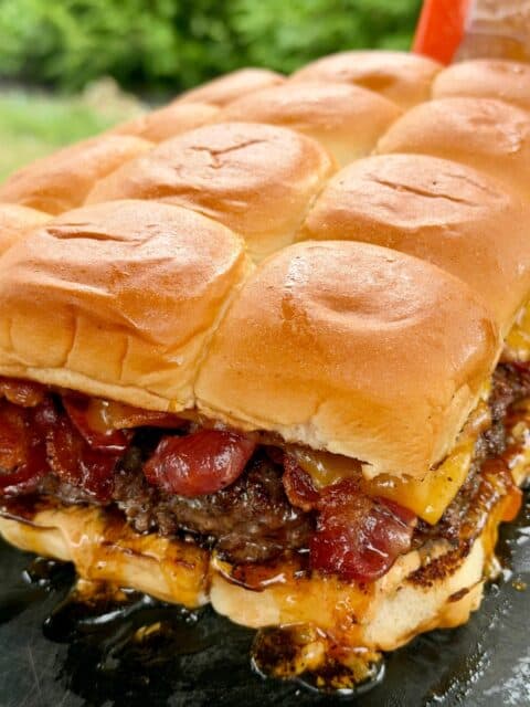 Bacon cheeseburger sliders with cheddar, crispy bacon, burger sauce and smoked cowboy candy